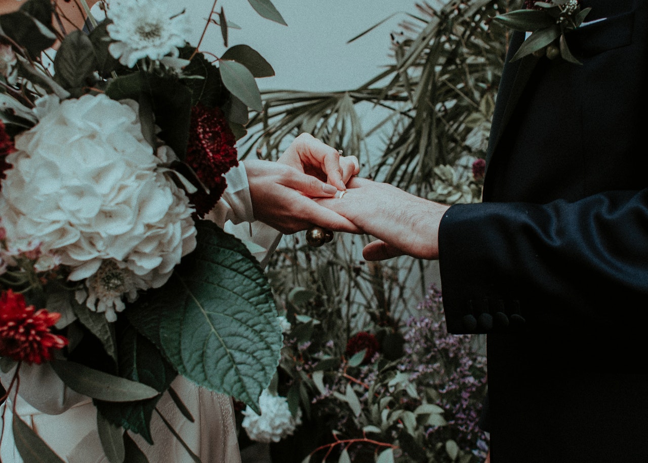 Best Tips to Pick the Perfect Wedding Ring for Your Man